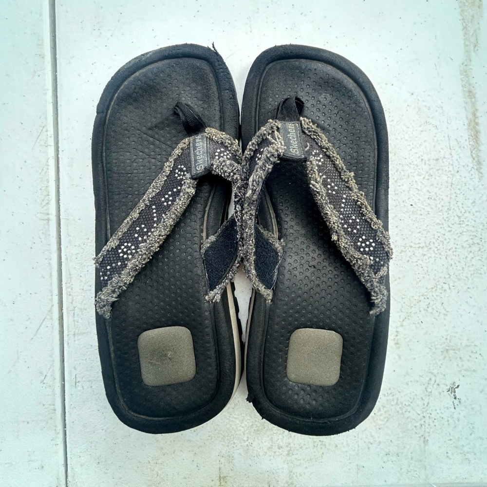 Skechers Womens 7 Med Black Thong Sandals Shoes Flip Flops Comfort Summer Casual